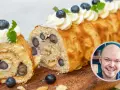 En läcker rulltårta med blåbär och mandel, perfekt för fikat. Fredriks fika bjuder på detta härliga recept.