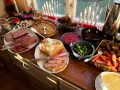 Julmat lista: en buffé med julskinka, köttbullar, prinskorv, leverpastej, sill och Janssons frestelse.