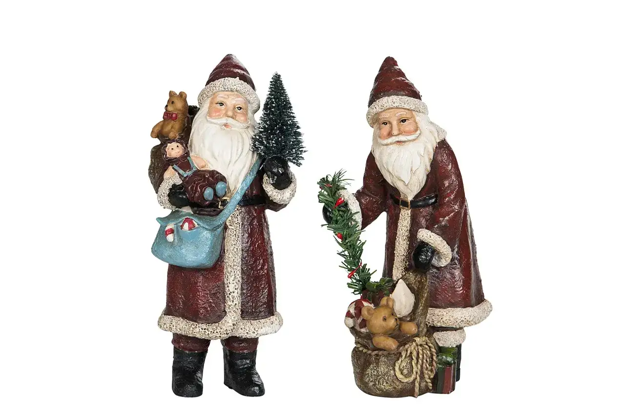 Tv&aring; tomtedekorationer. Den v&auml;nstra h&aring;ller en julgran och en bl&aring; v&auml;ska med godis. Den h&ouml;gra h&aring;ller en krans och en korg med leksaker. Fakta om jultomten &auml;r att han &auml;r en symbol f&ouml;r julen.