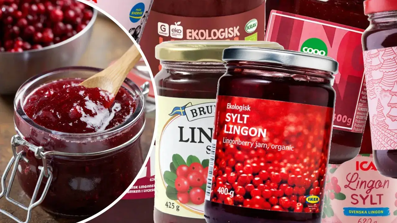 Burkar med lingonsylt, perfekt f&ouml;r ett enkelt lingonsylt recept. En sked lyfter fram den rika, r&ouml;da sylten.